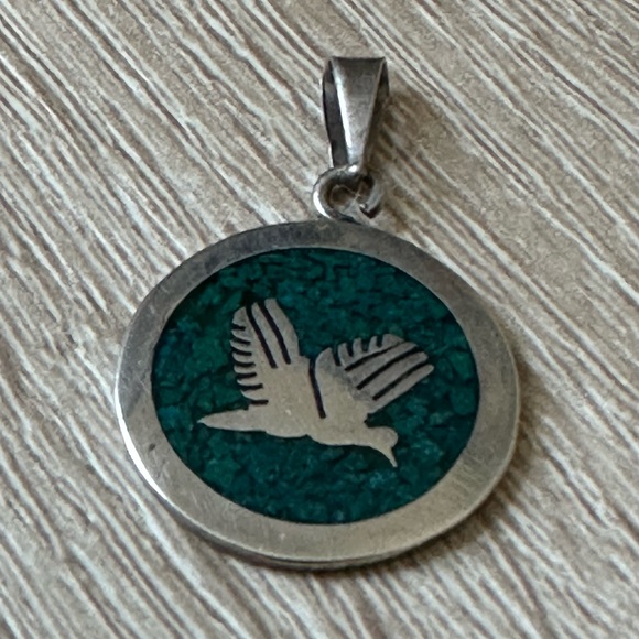 Vintage Mexican Turquoise Bird in Flight Pendant - Picture 4 of 4